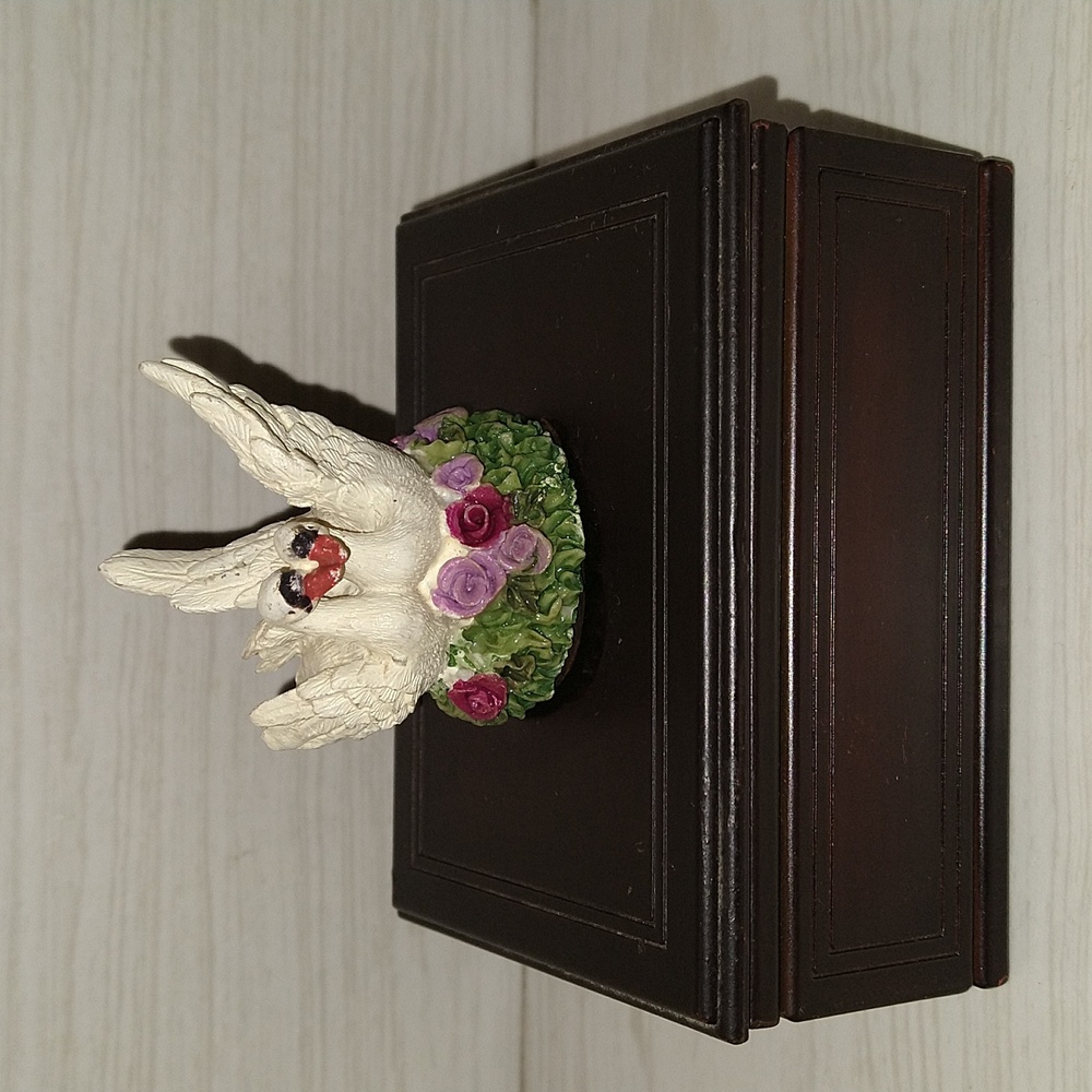 Vintage RARE 1984 Enesco Swan Musical Jewelry Box